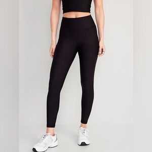 Old Navy High-Waisted PowerSoft 7/8 Pocket Leggings in black – S